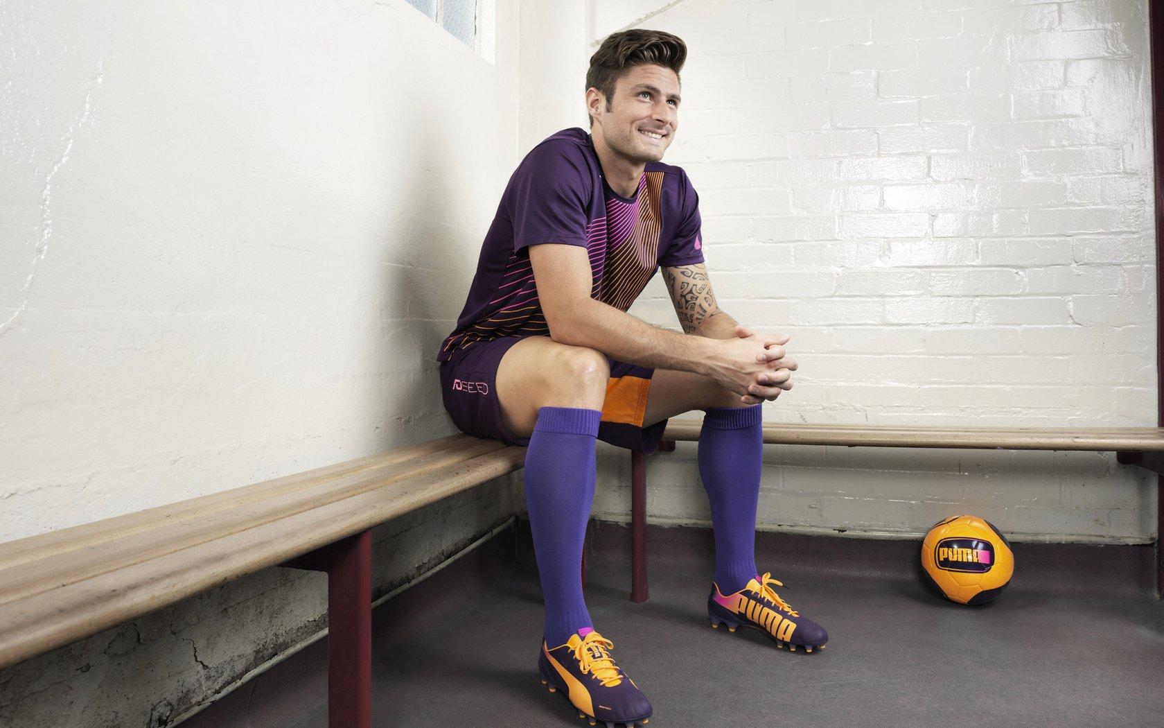 重磅转会！欧洲豪门官宣签约顶级中场，创赛季纪录引轰动