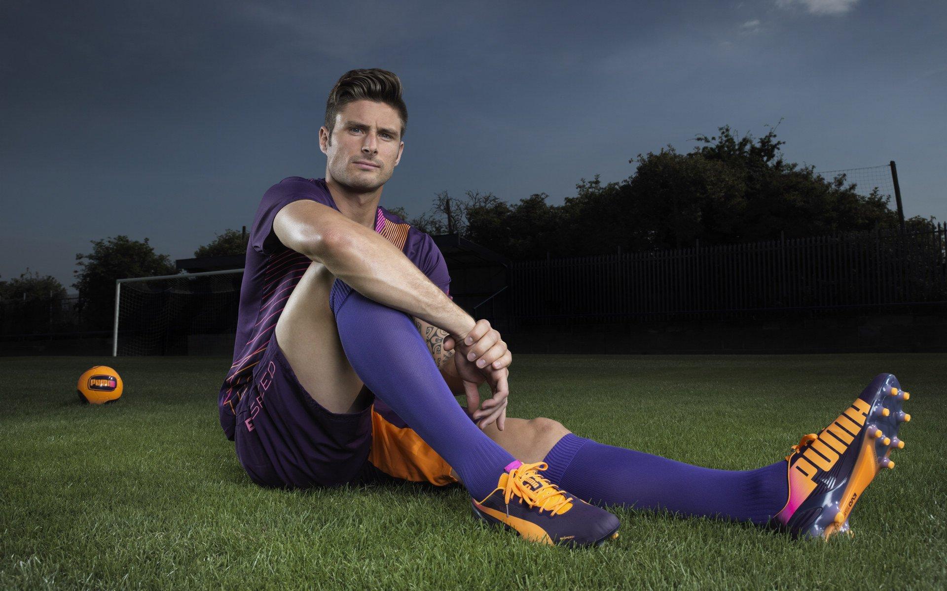 埃基蒂克坦言与伊萨克并肩是幸事 直面红牌，那次教训是我应得的